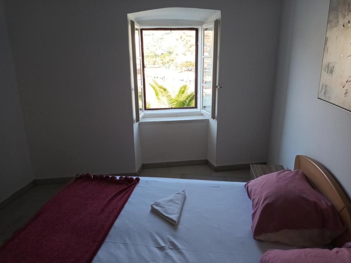 Apartment Penthouse & Franci Pag Town